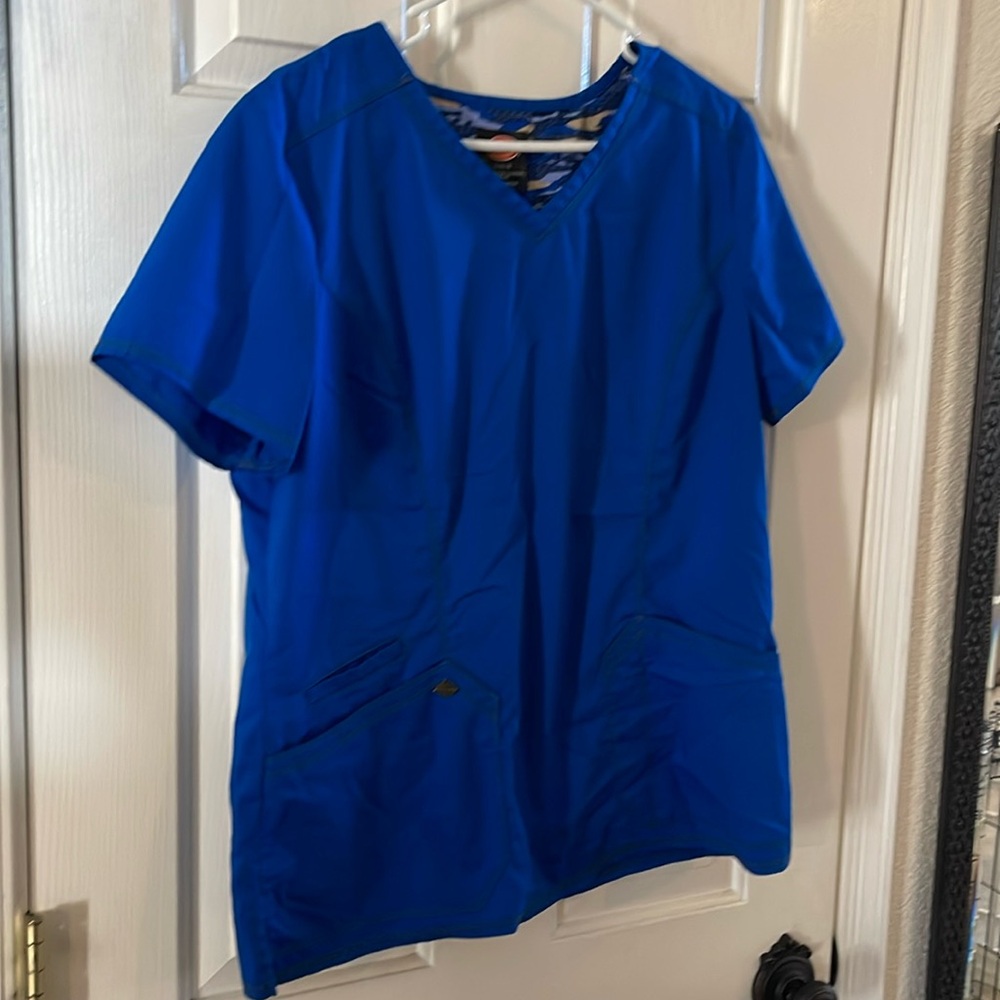 Lg 3pocket blue scrub top